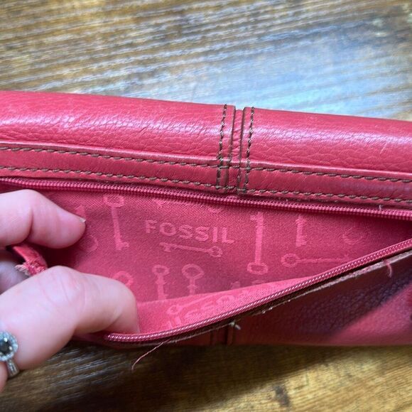 Fossil Pink Red Cow Hide Leather Bifold Wallet Snap Closure - Picture 5 of 13
